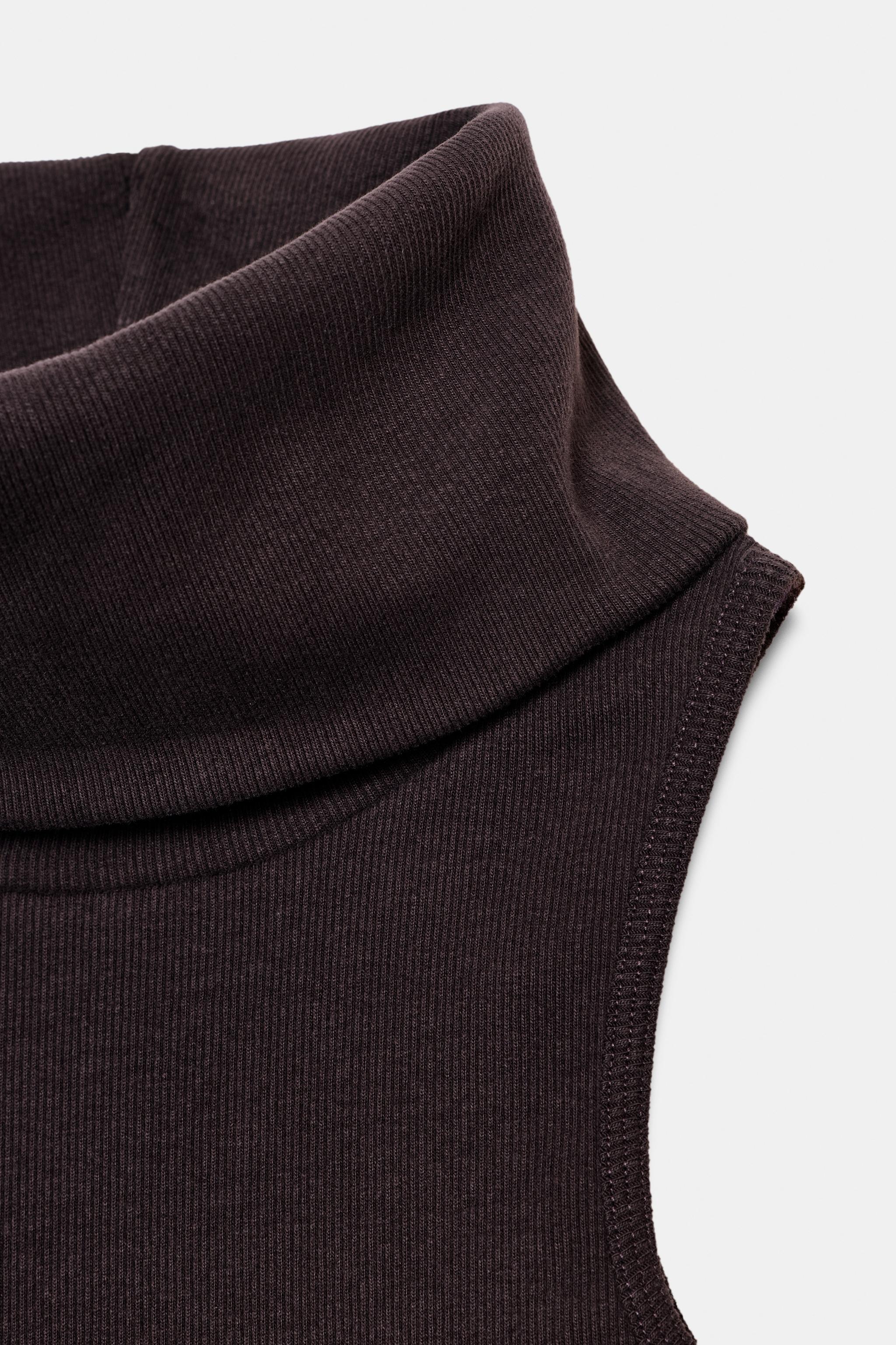 HIGH NECK SLEEVELESS TOP